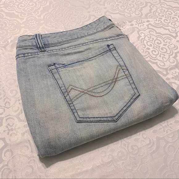 Light Washed Jeans - Picture 8 of 8